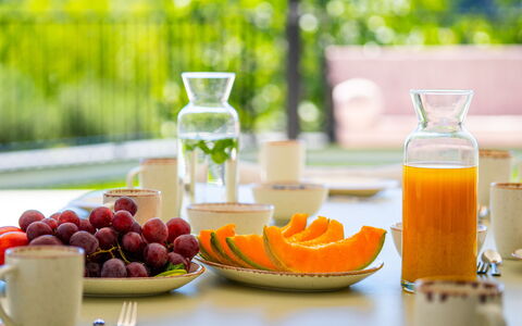 Loparia: Voedsel, Tableware, Fruit, Ingrediënt, Serveware, Produceren, Drinkware, Tafel