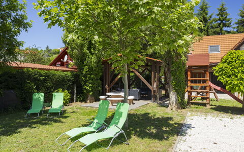 Badacsonyörs 101: Meubilair, Buitenmeubels, Schaduw, Verblijf, Tuin, Backyard, Buitentafel, Werf, Stoel, Gazon