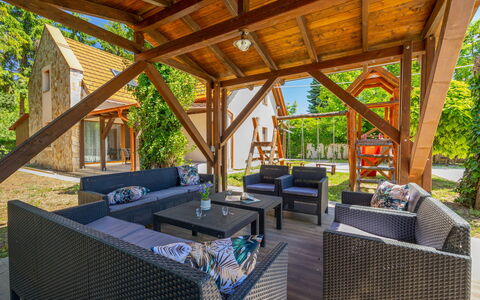 Badacsonyörs 101: Hout, Verblijf, Hardwood, Veranda, Beits, Schaduw, Eco Hotel, Tuin, Landgoed, Dek