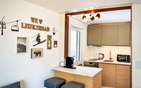 Leukerbad 780: Meubilair, Interieur Ontwerp, Muur, Keuken, Hout, Countertop, Flooring, Plafond, Cabinetry, Kamer