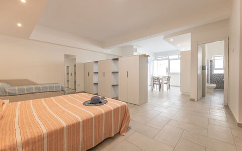 Appartamento Monomare, Gallipoli: Verdieping, Flooring, Interieur Ontwerp, Plafond, Hout, Meubilair, Kamer, Slaapkamer, Bed, Appartement