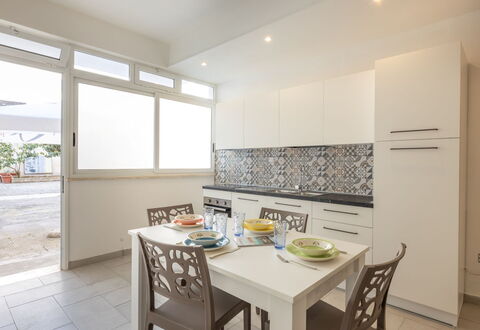 Appartamento Monomare, Gallipoli: Flooring, Interieur Ontwerp, Verdieping, Meubilair, Keuken, Countertop, Major Appliance, Plafond, Appartement, Kamer