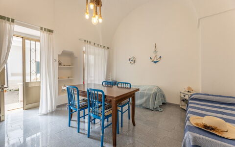 Casa Marinella, Marina di Mancaversa: Flooring, Verdieping, Plafond, Interieur Ontwerp, Meubilair, Kamer, Stoel, Hal, Tegel