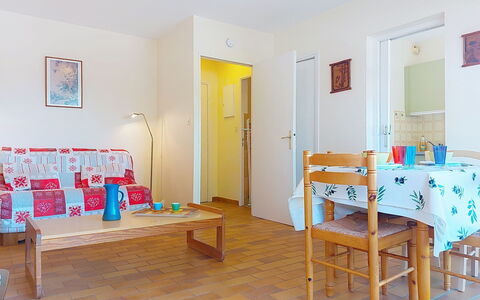 Les Jardins du Soleil: Meubilair, Interieur Ontwerp, Flooring, Verdieping, Kamer, Appartement, Stoel, Plafond, Keuken En Eettafel, Woonkamer