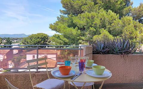 Les Jardins du Soleil: Meubilair, Buitenmeubels, Stoel, Buitentafel, Schaduw, Balkon, Tuin, Werf, Keuken En Eettafel, Koffietafel