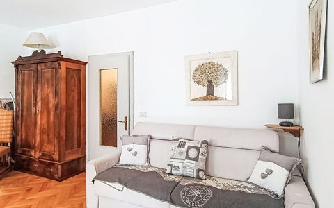 Catherine: Meubilair, Interieur Ontwerp, Flooring, Bankstel, Muur, Verdieping, Hout, Kamer, Woonkamer, Verlichting