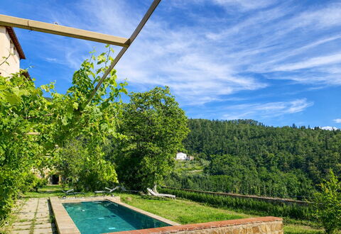 Villa Il Casalino, Florentine Hills with Pool: Heuvel Station, Eco Hotel, Zwembad, Boerderij, Plantage, Backyard