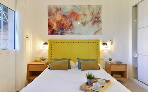 El Veril: Meubilair, Bed, Interieur Ontwerp, Slaapkamer, Muur, Verdieping, Bedding, Laken, Flooring, Kamer