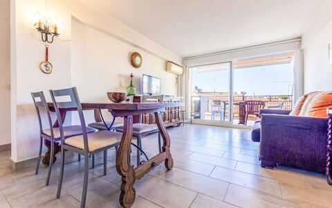 Pompeyo Ii: Meubilair, Appartement, Balkon, Stoel, Keuken En Eettafel, Hardwood, Houten Vloer, Hotel, Penthouse