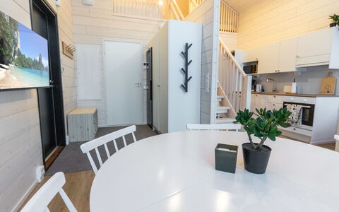 Soutaja Lodge: Hout, Flooring, Verdieping, Beits, Trap, Hardwood, Houten Vloer, Plank, Timmerhout, Woonkamer
