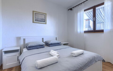 Majoli: Bed, Slaapkamer, Hout, Bedding, Laken, Meubilair, Huis, Interieur Ontwerp, Verdieping, Bed Frame