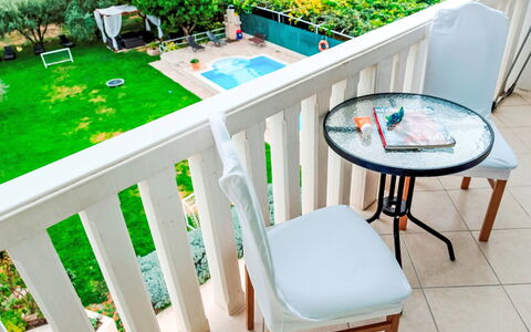 Solo: Struik, Woongebied, Huis, Landgoed, Tuin, Gazon, Landscaping, Werf, Herenhuis, Villa