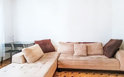 Livia: Meubilair, Flooring, Verdieping, Hout, Interieur Ontwerp, Bankstel, Woonkamer, Kussen, Kamer, Comfort