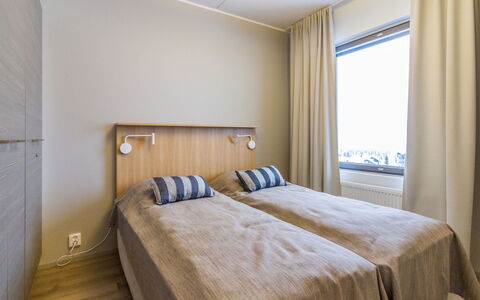 Ylläs Chalets 4203: Meubilair, Stoel, Buitenmeubels, Tafel, Hout, Buitentafel, Keuken En Eettafel, Schaduw, Tuin, Paraplu