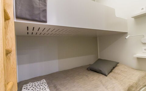 Ylläs Chalets 4203: Meubilair, Stoel, Buitenmeubels, Tafel, Hout, Buitentafel, Keuken En Eettafel, Schaduw, Tuin, Paraplu