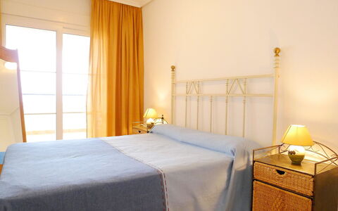 Altea Dorada: Slaapkamer, Bed, Kamer, Meubilair, Eigendom, Laken, Bed Frame, Interieur Ontwerp, Muur, Verdieping