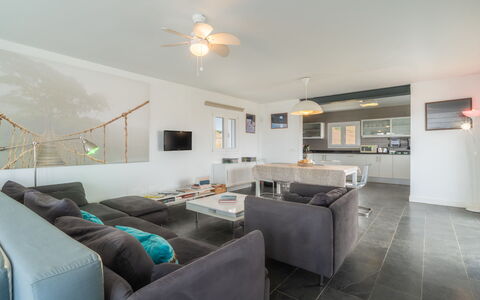 Sa Blanca: Interieur Ontwerp, Flooring, Meubilair, Plafond, Hout, Verdieping, Bankstel, Houten Vloer, Woonkamer, Kamer