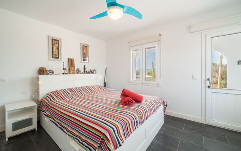 Sa Blanca: Meubilair, Interieur Ontwerp, Bed, Slaapkamer, Flooring, Verdieping, Laken, Hout, Plafond, Kamer