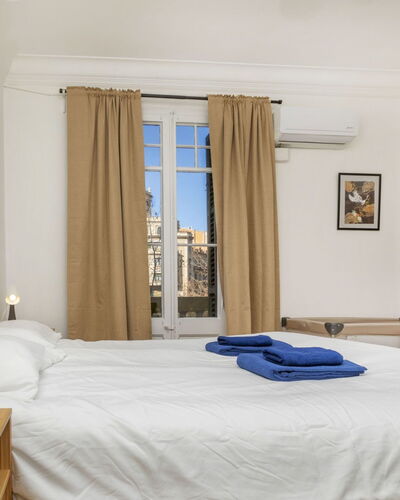 Rocafort - Plaza España: Schaduw, Appartement, Balkon, Landscaping, Werf, Buitenmeubels, Villa