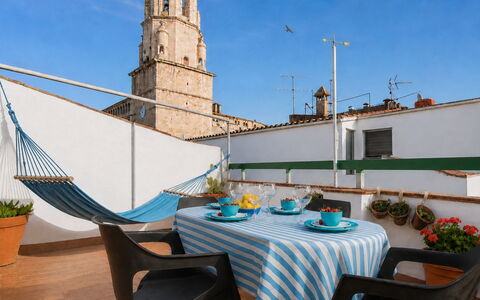 Town Plaza Palafrugell: Appartement, Verf, Hotel, Balkon, Kamerplant, Bloempot