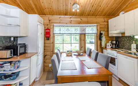 Kuikkaranta: Hout, Interieur Ontwerp, Huis, Verblijf, Verdieping, Plafond, Keuken, Beits, Countertop, Blokhut
