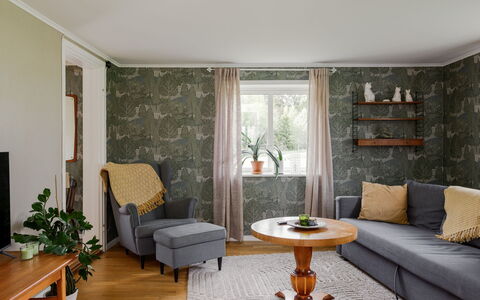 Hönetorpet: Meubilair, Interieur Ontwerp, Flooring, Muur, Hout, Verdieping, Plafond, Woonkamer, Tafel, Kamer