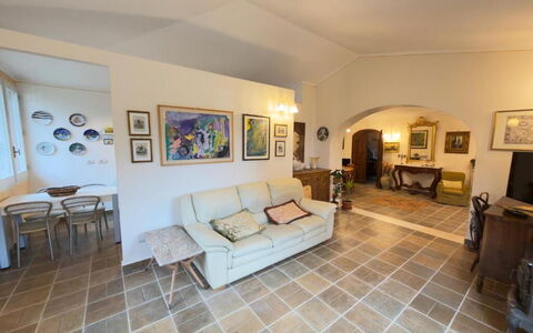 Villa Montepulciano Vineyard: Meubilair, Flooring, Interieur Ontwerp, Verdieping, Bankstel, Plafond, Hout, Woonkamer, Kamer, Verlichting