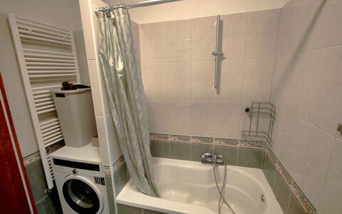 Holyday Home Midas: Loodgieterswerkinrichting, Flooring, Bad, Verdieping, Badkamer, Interieur Ontwerp, Loodgieter, Kraan, Tegel, Kamer