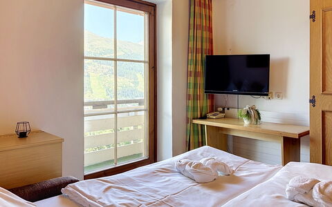Sankt Michael im Lungau 100: Meubilair, Stoel, Balkon, Beits, Keuken En Eettafel, Hardwood, Eco Hotel, Hotel, Koffietafel, Armleuning