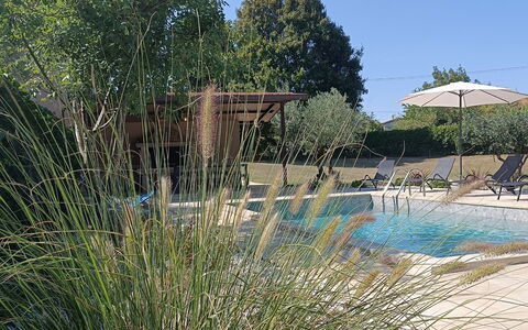 Villa Križanci: Struik, Tuin, Buitenmeubels, Landscaping, Werf, Backyard, Schaduw