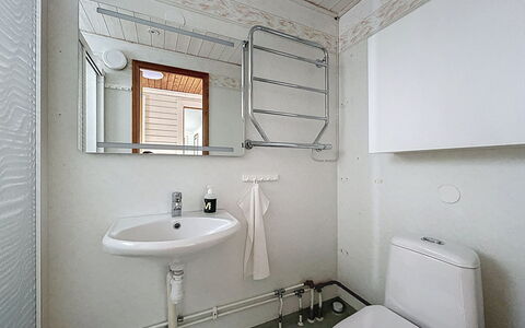 Solgläntan: Loodgieterswerkinrichting, Badkamer, Wastafel In De Badkamer, Flooring, Wastafel, Verdieping, Interieur Ontwerp, Kraan, Loodgieter, Toilet