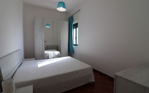 Giulia: Flooring, Verdieping, Interieur Ontwerp, Meubilair, Plafond, Verlichting, Kamer, Appartement, Slaapkamer, Bed