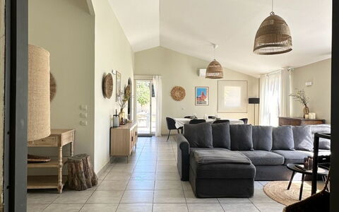 Tarabucetta: Flooring, Muur, Interieur Ontwerp, Verdieping, Meubilair, Plafond, Kamer, Huis, Woonkamer, Bankstel