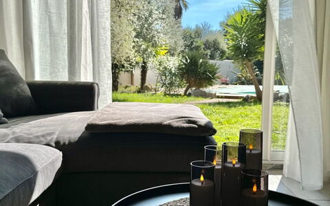 Tarabucetta: Meubilair, Interieur Ontwerp, Huis, Verlichting, Textiel, Woonkamer, Verdieping, Kamer, Bankstel, Flooring