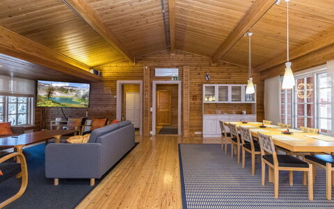 Saajomaja: Hout, Plafond, Huis, Hardwood, Verblijf, Houten Vloer, Beits, Blokhut, Plank, Woonkamer