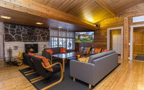 Saajomaja: Hout, Plafond, Flooring, Interieur Ontwerp, Verdieping, Huis, Woonkamer, Verblijf, Hardwood, Bankstel