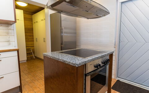 Saajomaja: Flooring, Keuken, Major Appliance, Verdieping, Toestel Van De Keuken, Hout, Interieur Ontwerp, Plafond, Countertop, Verlichting