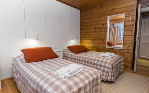 Saajomaja: Interieur Ontwerp, Verdieping, Meubilair, Flooring, Hout, Slaapkamer, Bed, Plafond, Kamer, Textiel