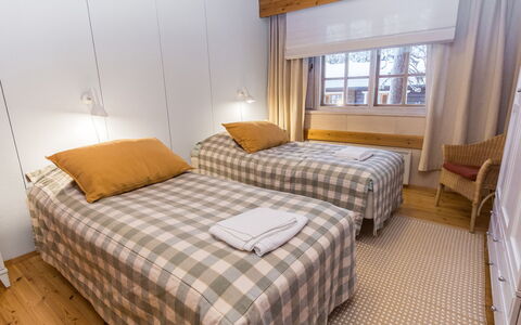 Saajomaja: Bed, Meubilair, Interieur Ontwerp, Slaapkamer, Hout, Verdieping, Flooring, Bedding, Laken, Linens