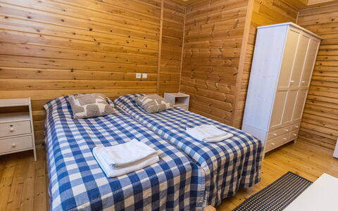 Saajomaja: Hout, Verdieping, Flooring, Meubilair, Slaapkamer, Beits, Kamer, Hardwood, Bed, Bed Frame