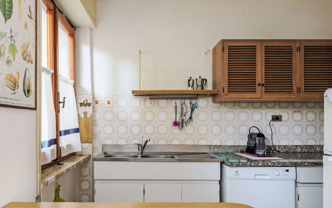 Oleandro: Keuken, Interieur Ontwerp, Hout, Flooring, Countertop, Toestel Van De Keuken, Verdieping, Major Appliance, Kamer, Cabinetry