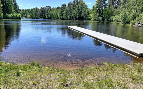 Skolhuset: Water, Watervoorraden, Boom, Zwemwater, Waterloop, Natuurlijk Landschap, Waterweg, Bank, Meer, Reflectie