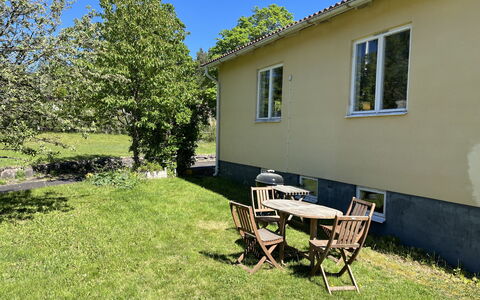 Skolhuset: Gras, Struik, Huis, Verblijf, Land Lot, Tuin, Gazon, Huis, Groundcover