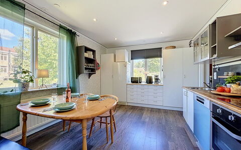Skolhuset: Interieur Ontwerp, Hout, Flooring, Countertop, Meubilair, Plafond, Keuken, Verdieping, Keuken En Eettafel, Toestel Van De Keuken