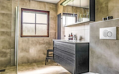 Villshärad: Flooring, Loodgieterswerkinrichting, Interieur Ontwerp, Verdieping, Tegel, Loodgieter, Badkamer, Kraan, Spiegel, Badkamerkast