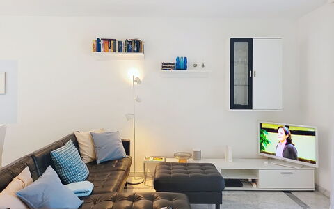 Apt. Hermosa: Meubilair, Interieur Ontwerp, Bankstel, Muur, Woonkamer, Flooring, Kamer, Tafel, Verdieping, Huis