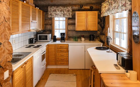 Janttara: Hout, Keuken, Countertop, Interieur Ontwerp, Flooring, Meubilair, Wastafel, Plafond, Beits, Verdieping