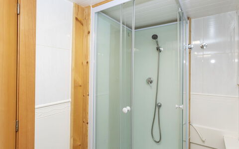 Rioplata: Badkamer, Loodgieterswerkinrichting, Muur, Flooring, Interieur Ontwerp, Verdieping, Plafond, Wastafel In De Badkamer, Douche, Loodgieter