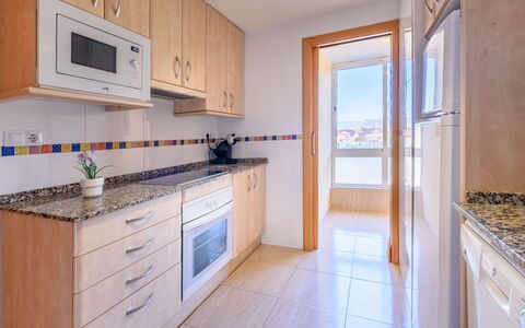 Cambrils 40: Appartement, Woongebied, Flooring, Verdieping, Keuken, Major Appliance, Cabinetry, Countertop, Condominium, Beits