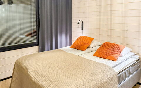 Saanan Taika: Interieur Ontwerp, Flooring, Hout, Verdieping, Meubilair, Slaapkamer, Bed, Plafond, Textiel, Linens